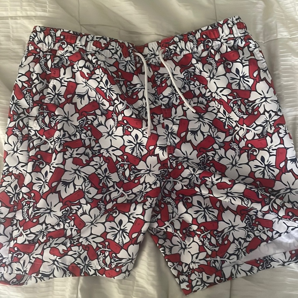 Vineyard vines Hawaiian swim trunks